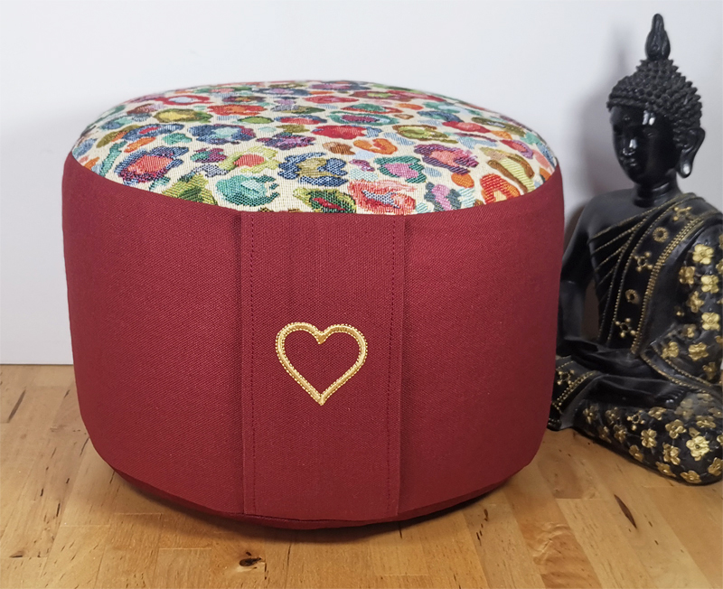 Meditationskissen und Yogakissen mit Herz und Seele.